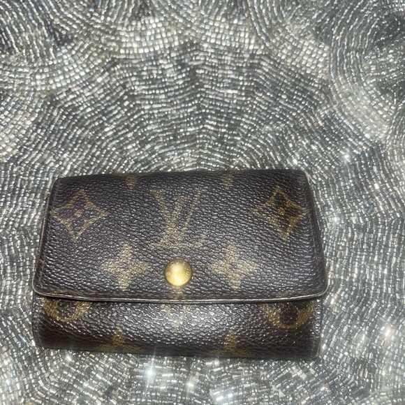 Louis Vuitton key holder - Picture 1 of 6